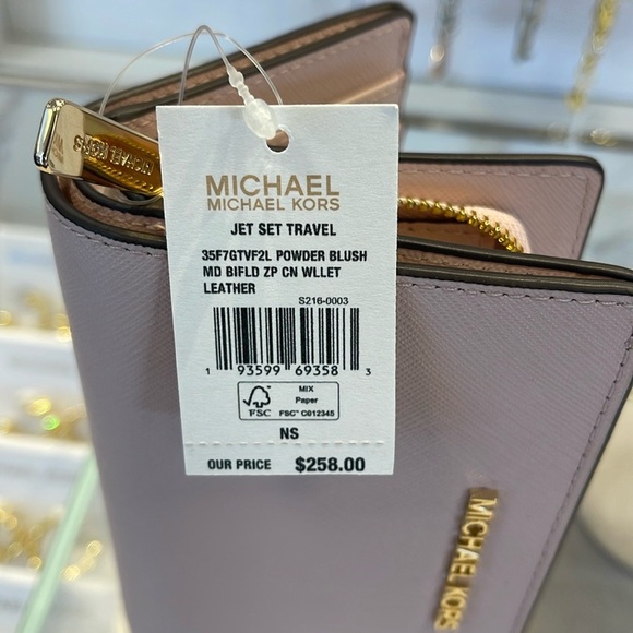 Michael Kors Medium Saffiano Leather Wallet
Powder Blush
NWT - Picture 12 of 16